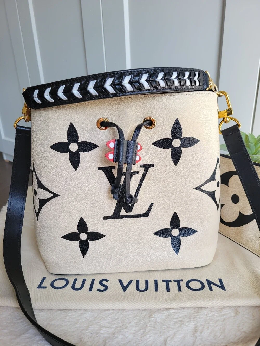 💕LIMITED Edition Louis Vuitton Neo Crafty Giant Noe Ivory Creme Black Empreinte